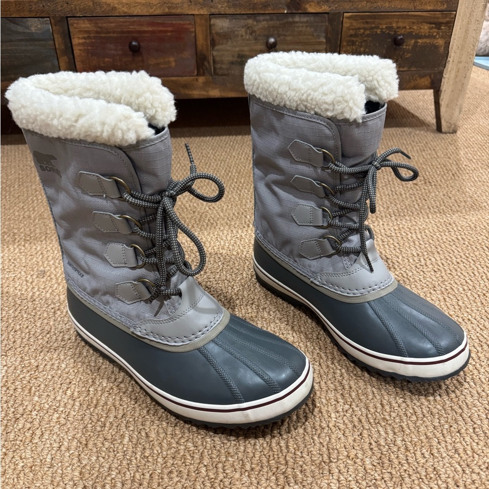 Sorel Men’s Grey Boots with Cream Faux Fur - Size 9.5